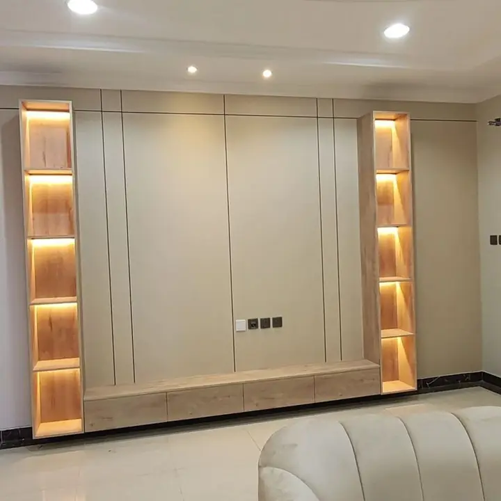تكسية جدار مع رفوف خشب مضيئة